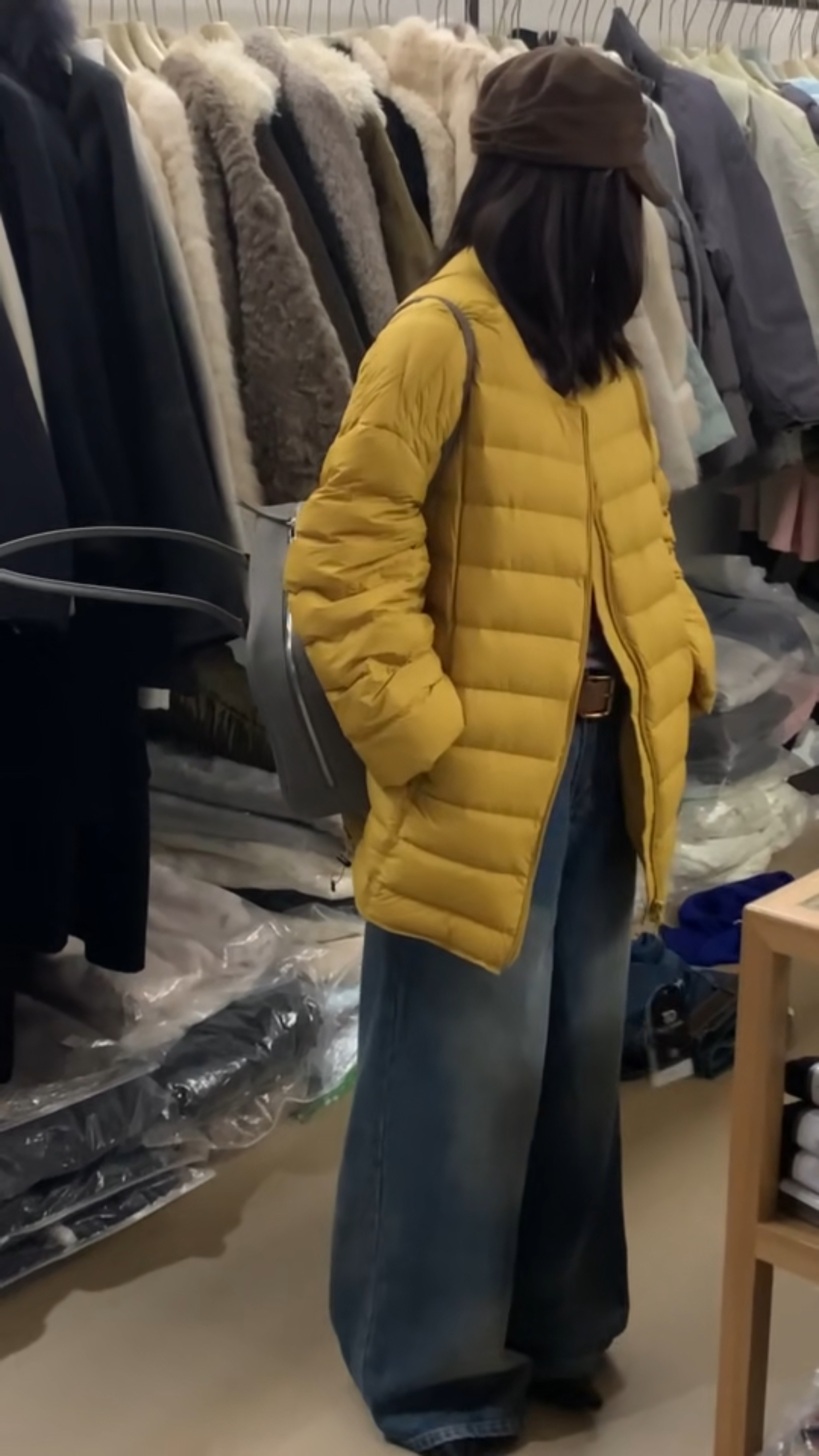 黄色轻薄羽绒服女2025冬季小个子中长款修身高级感白领气质外套