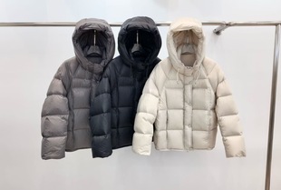 短款羽绒服女2025冬季新款简约泡芙轻薄小版型小个子连帽面包服