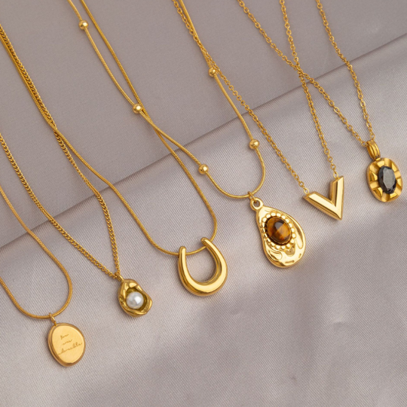 2025年新款爆款钛钢项链女不掉色轻奢百搭锁骨链气质颈链毛衣链