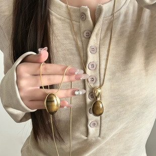 金色椭圆水滴吊坠钛钢项链女2025新秋冬长款 抽拉毛衣链高级感配饰