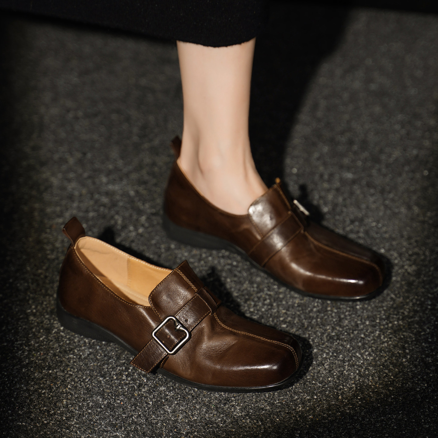 胎牛真皮软底舒适乐福鞋女2026新款方头低跟平底单鞋皮扣带防滑鞋