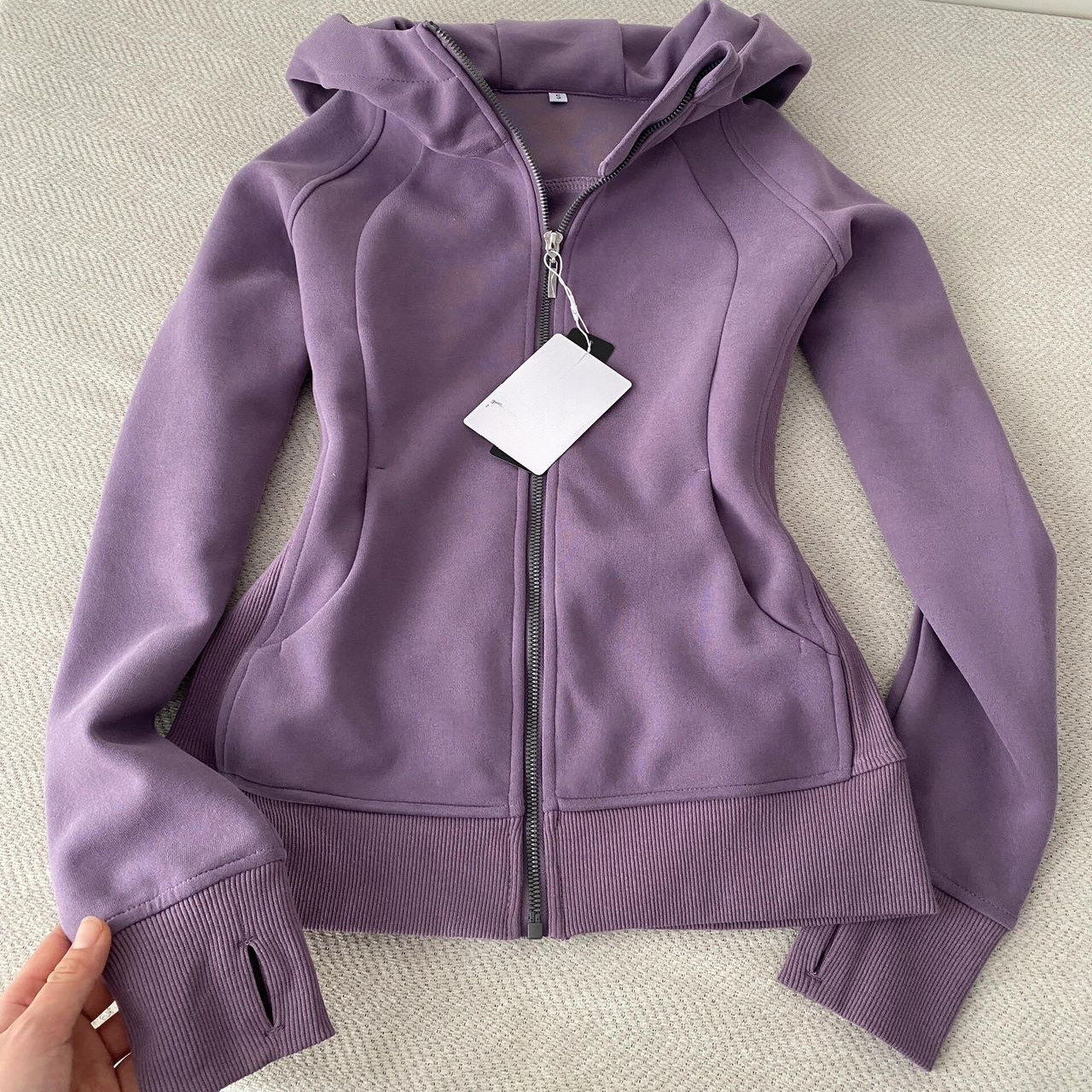 紫色卫衣外套女巨好看早秋穿搭2026春季女款正肩上衣修身独特漂亮