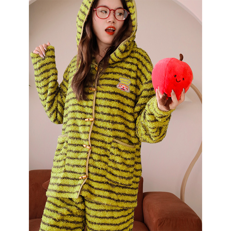 好软好保暖的绿条纹半边绒家居服