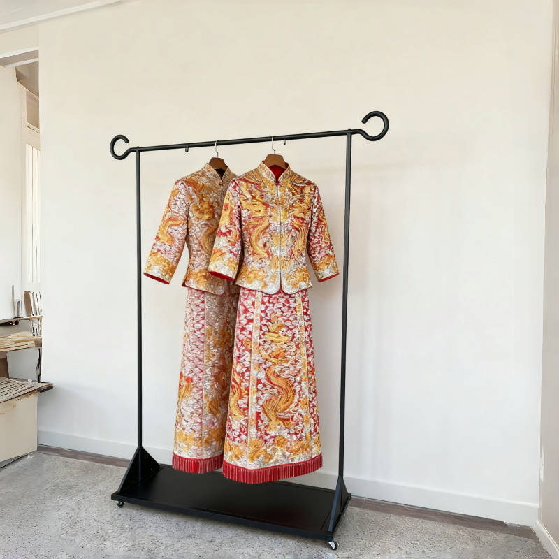 带轮移动中式秀禾展示架唐装架子