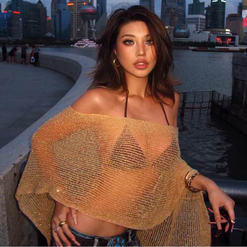 Women's hollowed out one-piece knitted sweater with