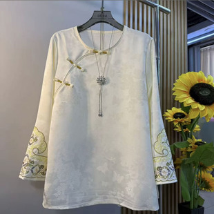 新中式大码女装2026春季款轻奢国潮风刺绣袖口暗花盘扣设计感衬衫