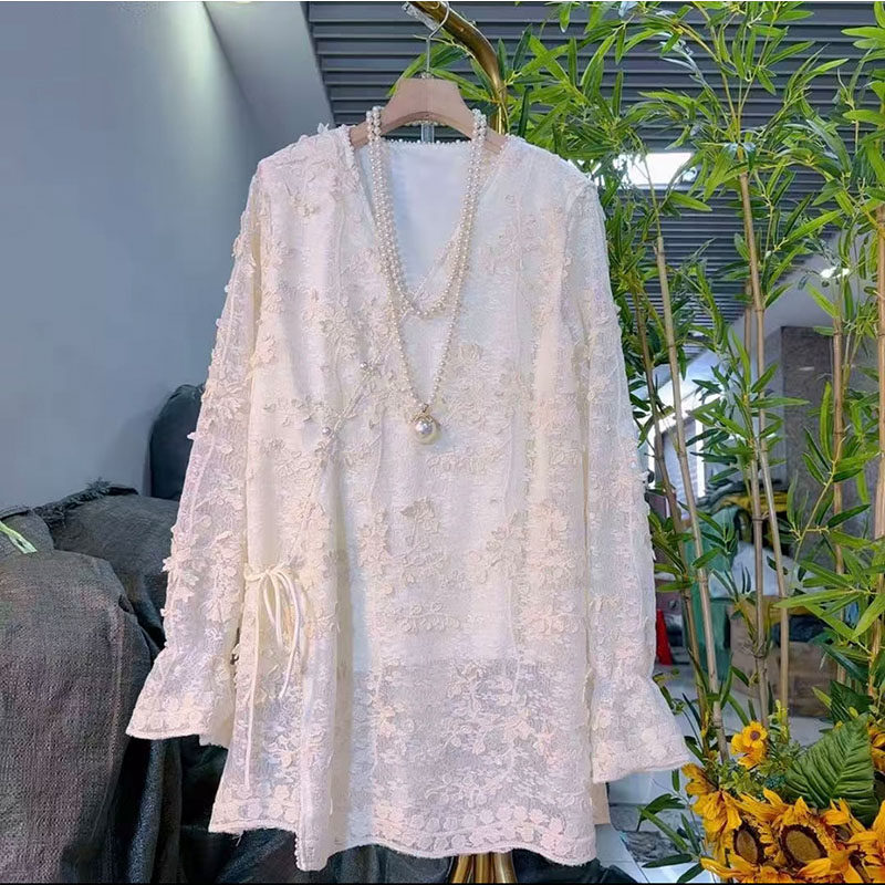 欧货大码女装2025秋冬新款国潮风蕾丝立体花朵钉珠v领打底衫上衣,女装/女士精品,大码内搭,淘宝优惠券,粉丝福利购,淘宝优惠卷