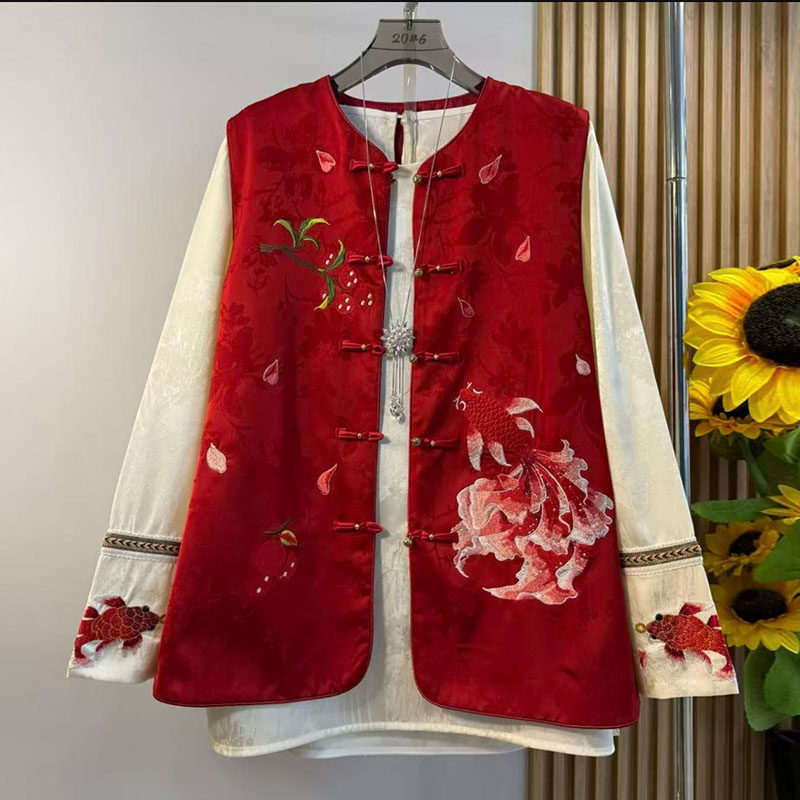 新中式大码女装2025秋冬款轻奢国潮风盘扣刺绣年年有鱼马甲新年穿,女装/女士精品,大码套装,淘宝优惠券,粉丝福利购,淘宝优惠卷
