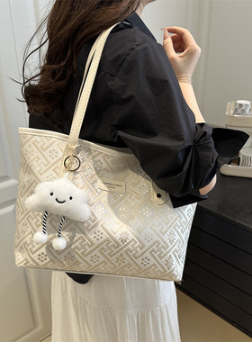 2025夏季新款民族风腋下托特包大容量时尚轻奢百搭小众单肩通勤包