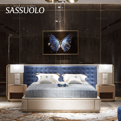 蓝色磨砂真皮主卧大床