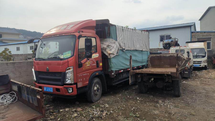 4月11日临沂市鲁PJ1V22豪沃牌轻型仓栅式货车网络拍卖公告