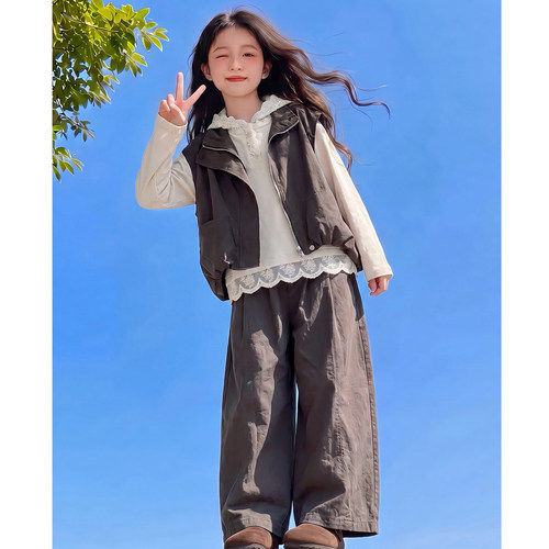 女童秋装套装2026新款儿童网红洋气时髦休闲女孩春秋款工装三件套