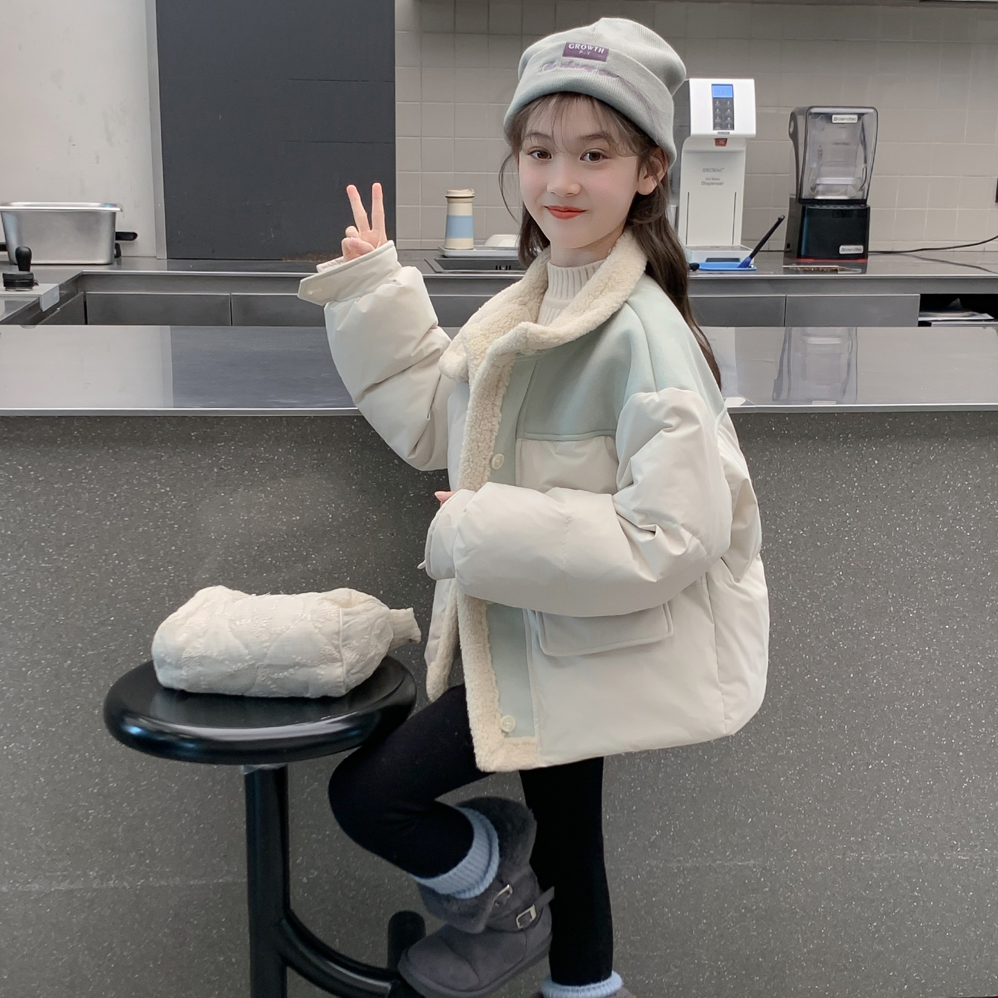 女童羽绒服2025新款冬装儿童网红洋气时髦爆款女孩白鸭绒冬季外套