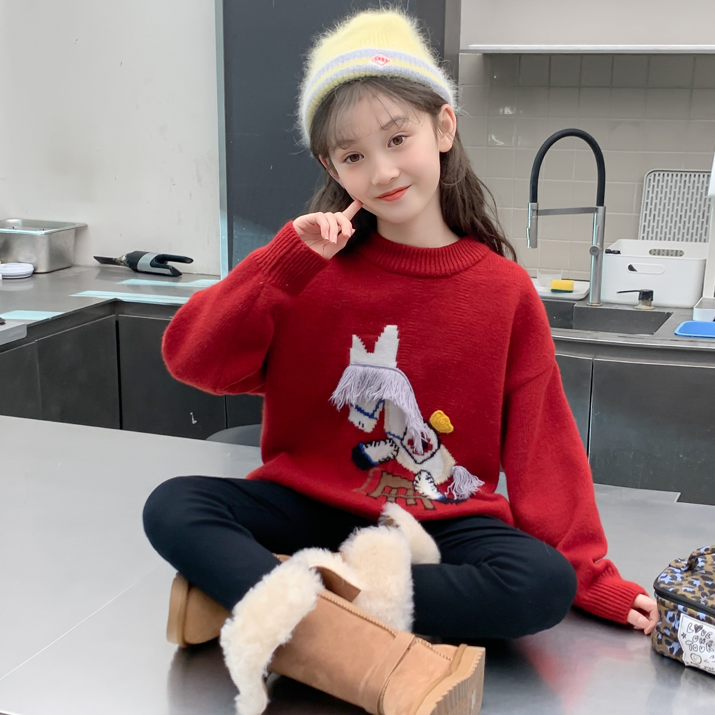 女童毛衣冬装2025新款儿童网红洋气加厚爆款红色过年上衣女孩冬季
