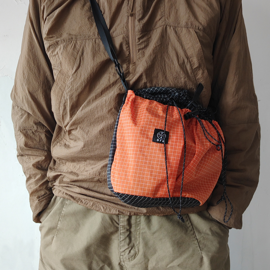 DFG户外风水桶包随身包机能包能装大容量大力马防水副包水壶包