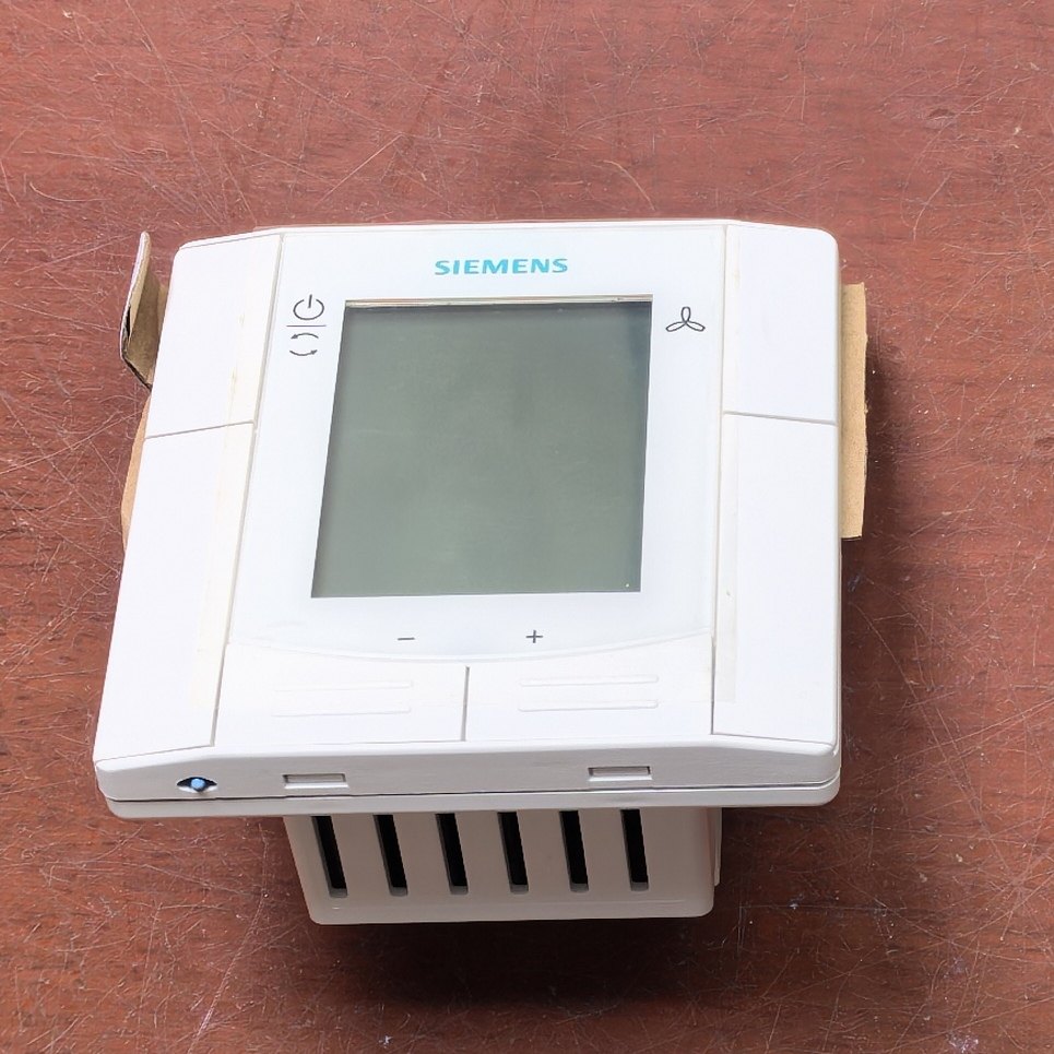 正品西门子RDF340比例积分温控器 风柜控制器 空调面板24伏0-10伏