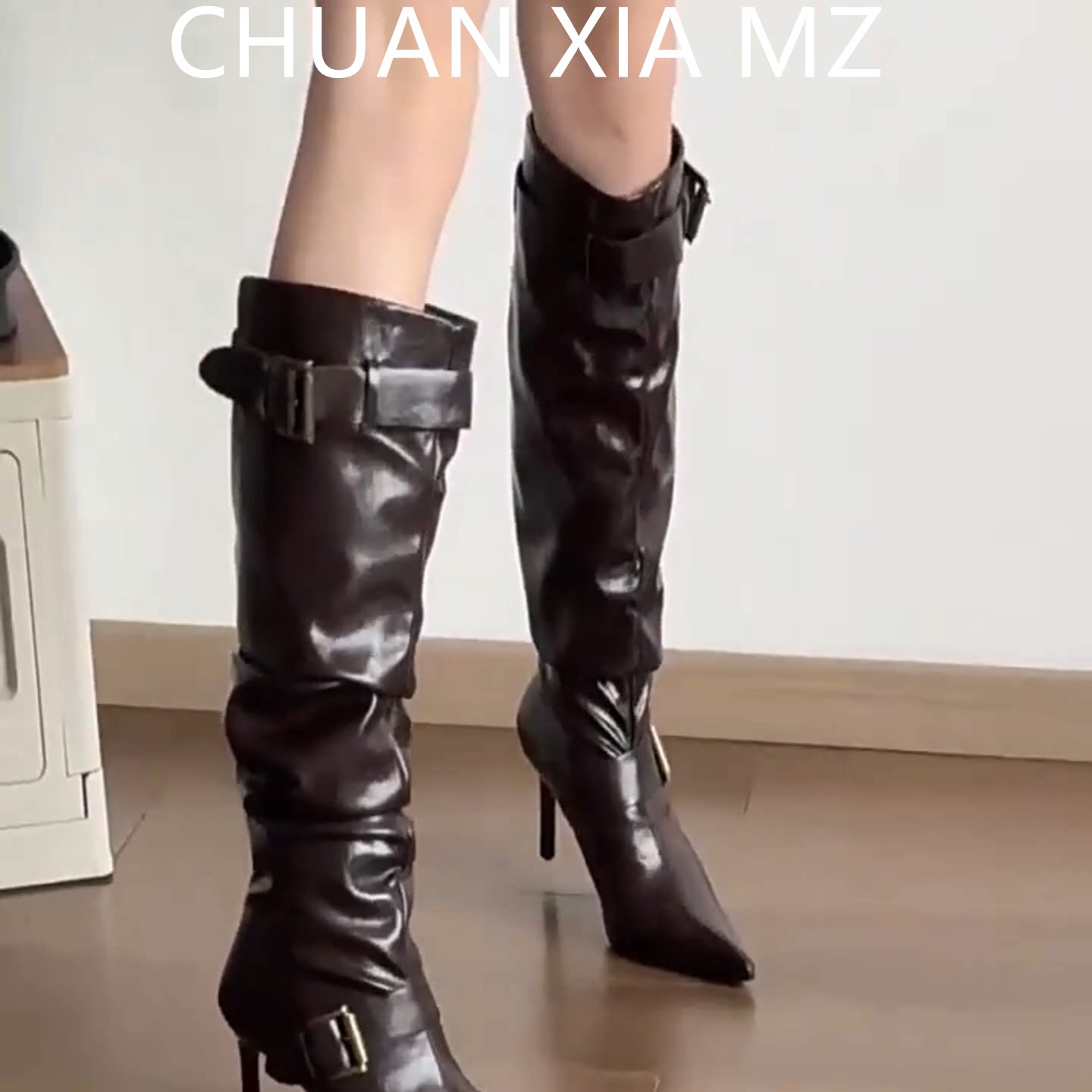 羊皮版！时尚皮带扣褶皱