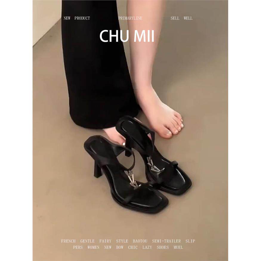 羊皮版~小众设计感露趾凉鞋女金属扣一字带凉拖鞋气质细跟高跟鞋