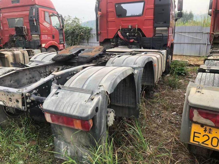 3月5日柳州车牌号码为桂J82523的解放牌重型半挂牵引车网络拍卖公告