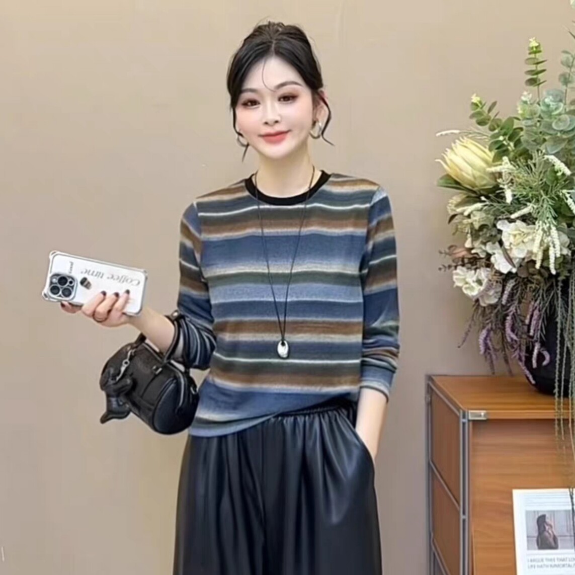 彩虹条纹白色长袖T恤2025秋宽松小衫显瘦遮肚子上衣圆领复古体恤