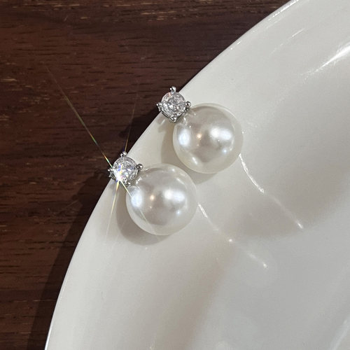 戴妃珍珠耳钉女2025新款气质轻奢高级感耳环镶钻王妃澳白s925纯银