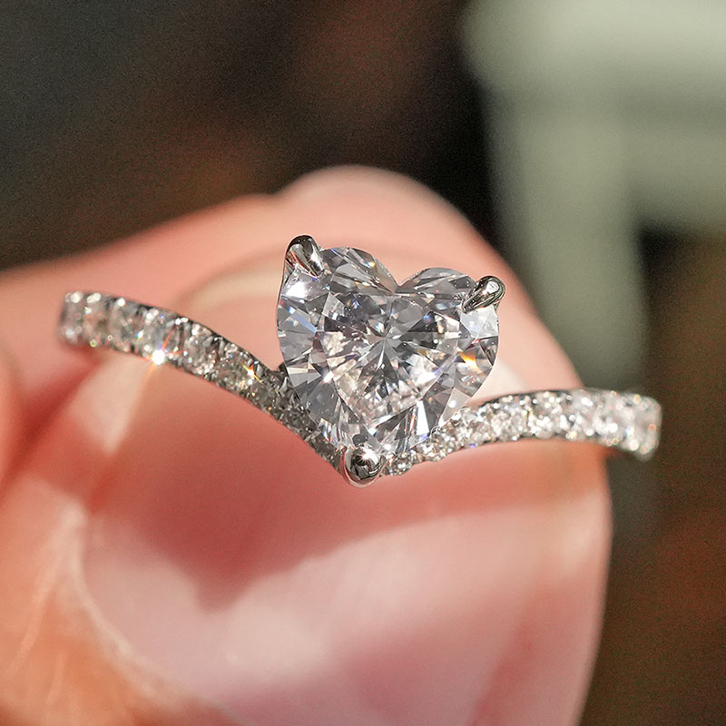 GIA证书0.65克拉D色天然心形裸钻