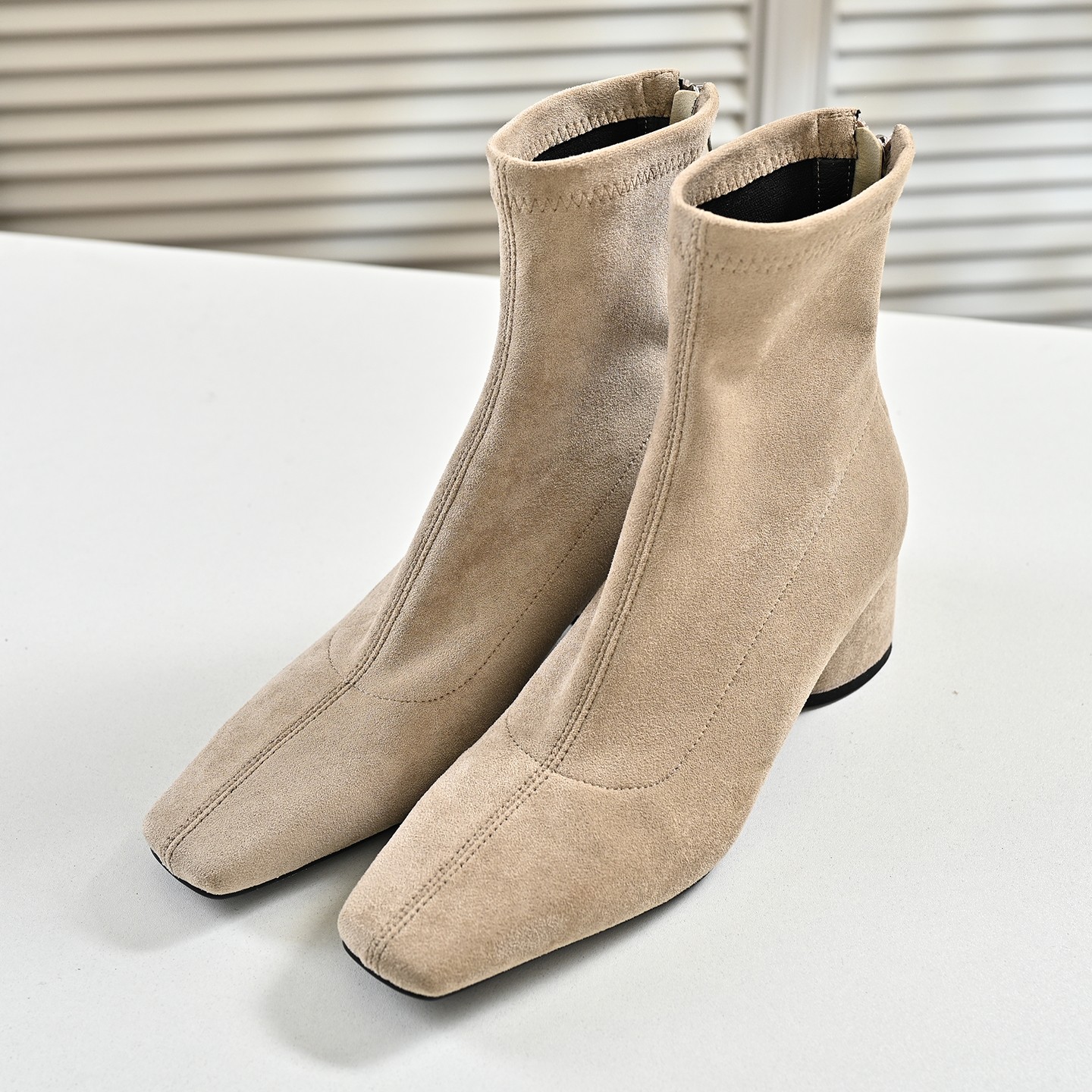 步享卡其色绒面短靴女瘦瘦靴简约