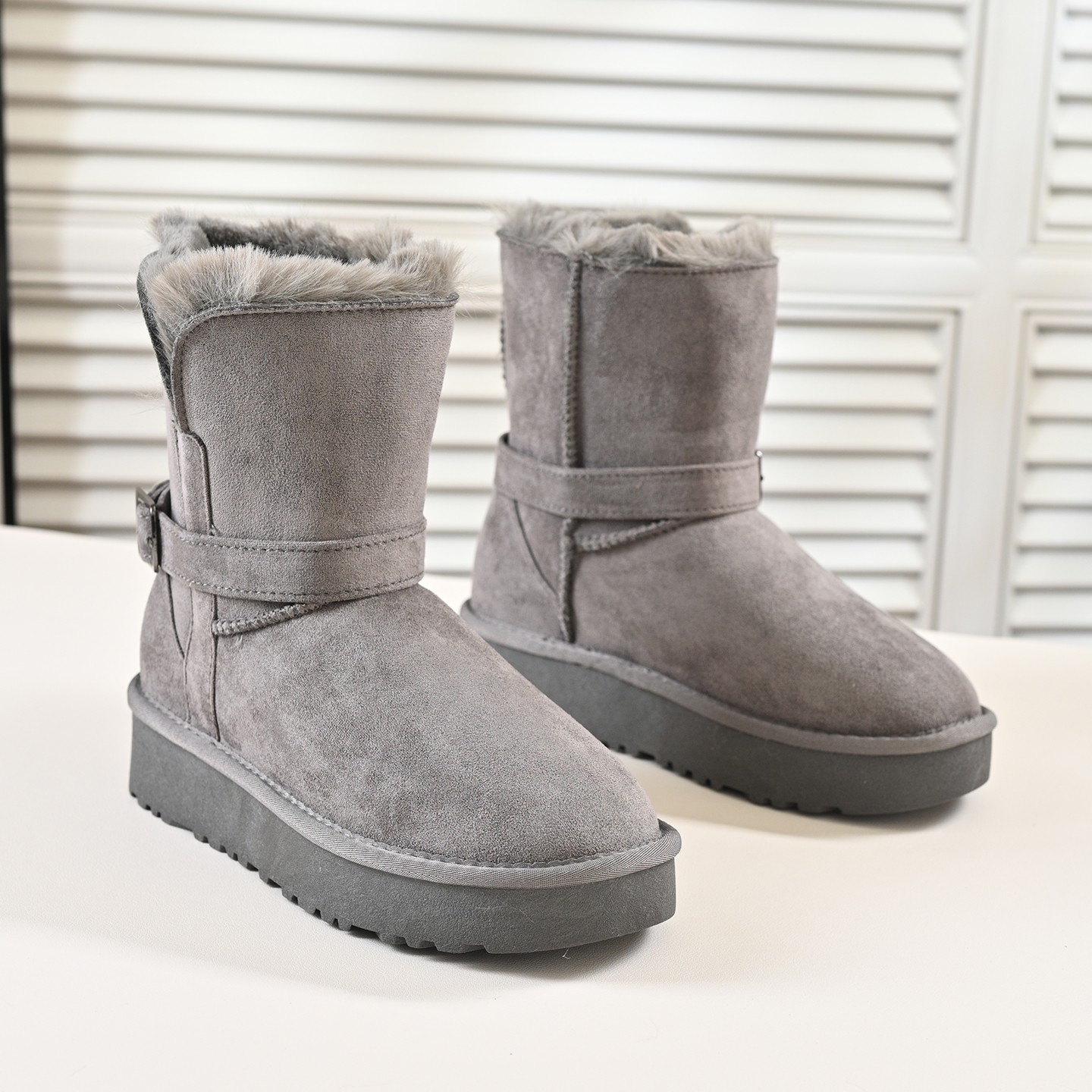 步享灰色圆头中跟短筒雪地靴女