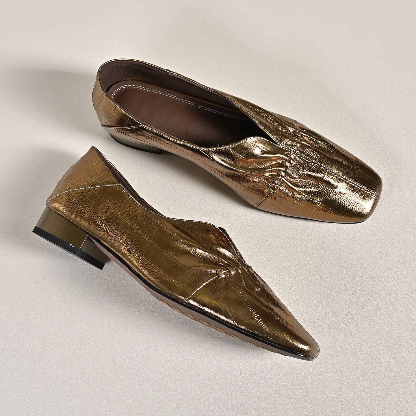 步享~金色褶皱乐福鞋女软底简约方头平底真皮一脚蹬舒适休闲单鞋