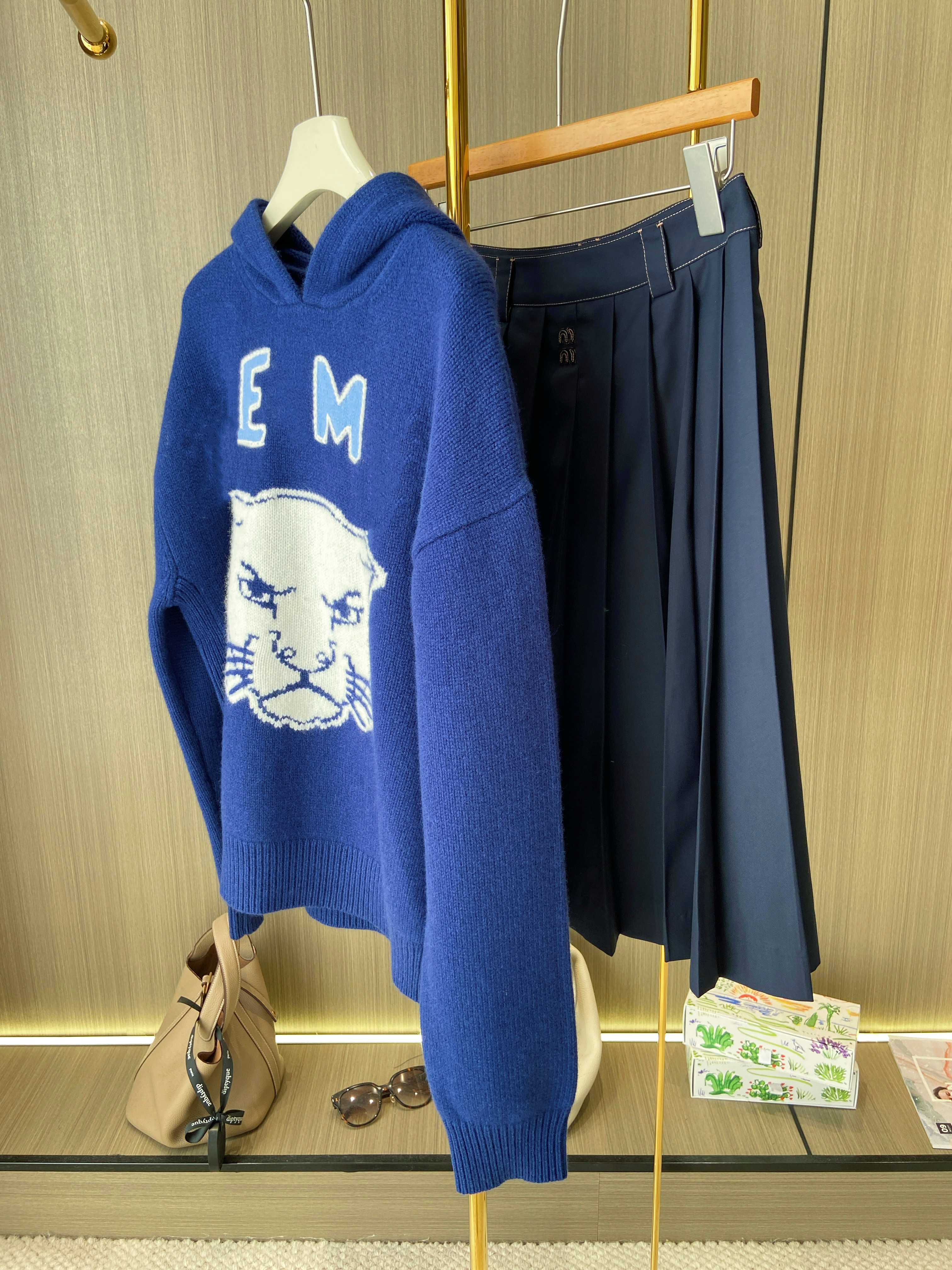 渠道好货25秋冬重工高克重纯羊毛厚实保暖蓝色连帽女款针织衫外套