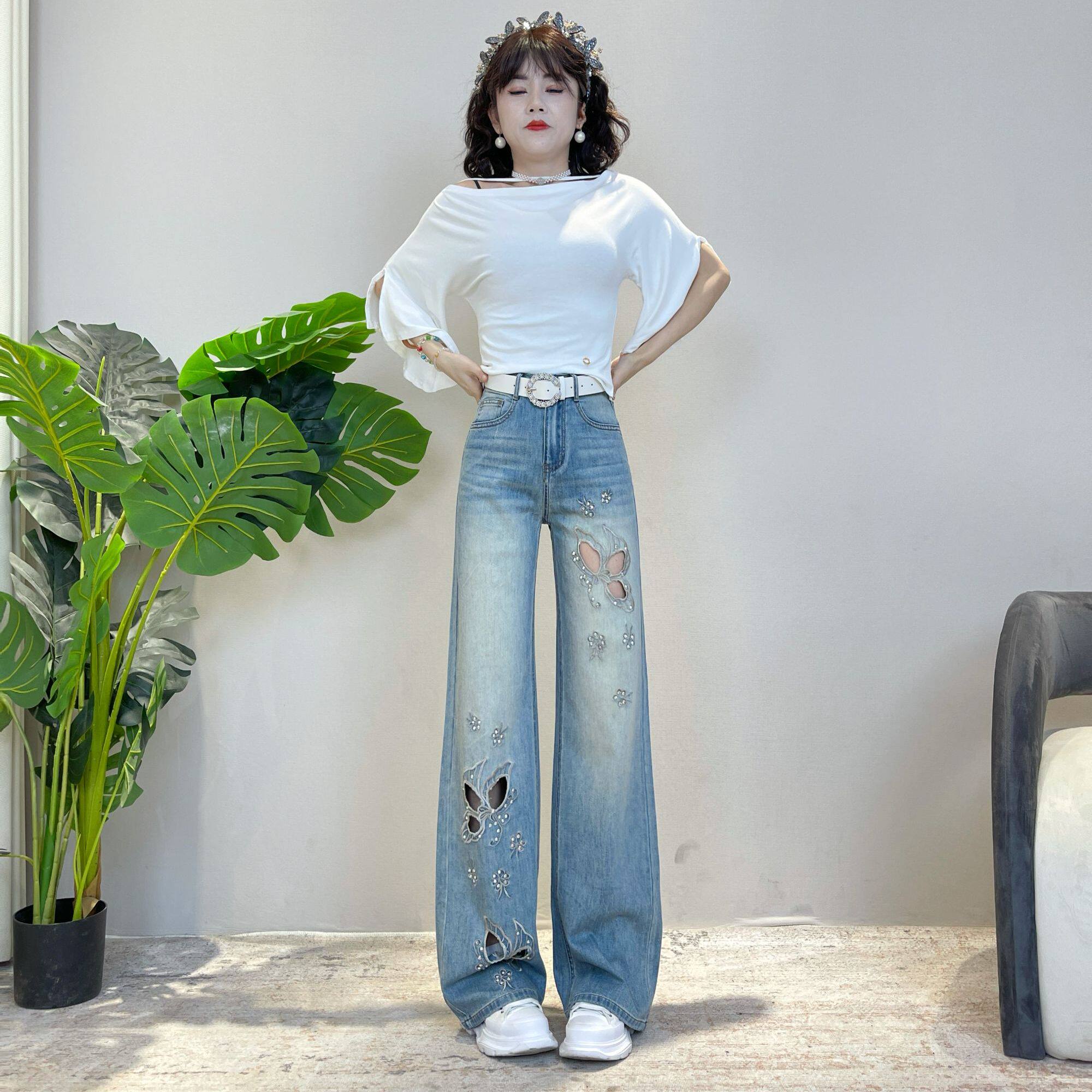 烫钻蝴蝶破洞薄款牛仔裤女2026夏季新款垂感透气气质牛仔裤迪否