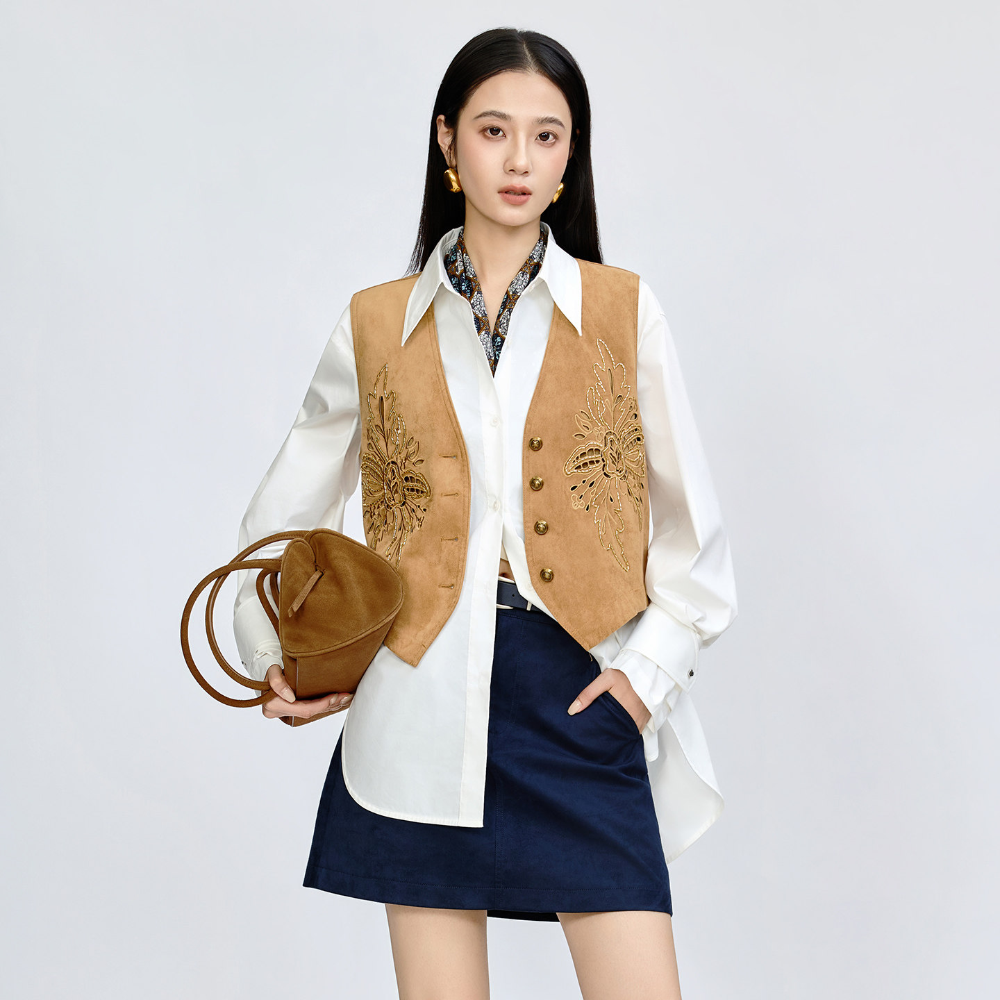 重工V领镂空刺绣马甲外套女