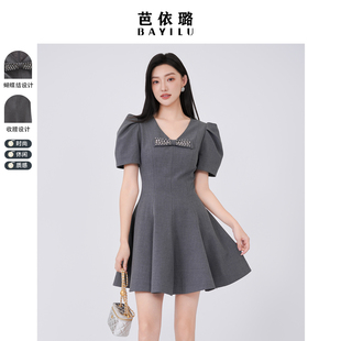 芭依璐2026早春新款连衣裙百搭气质收腰V领设计感小个子小香风裙