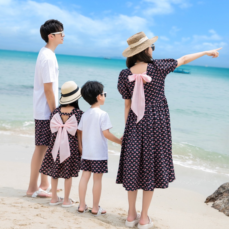 夏季海滩海边旅游一家三四口亲子装三亚海南度假碎花裙后蝴蝶结