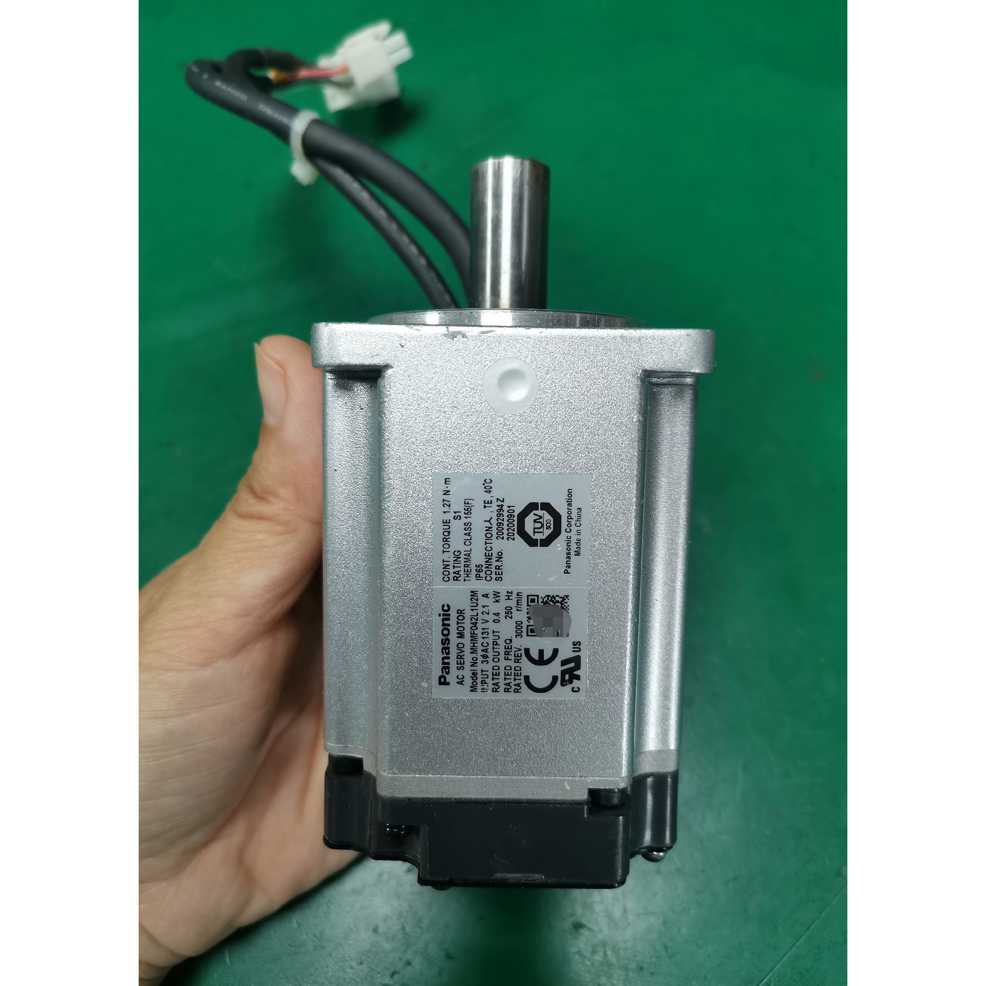 MHMF042L1U2M电机  实物如图所示,发烫报