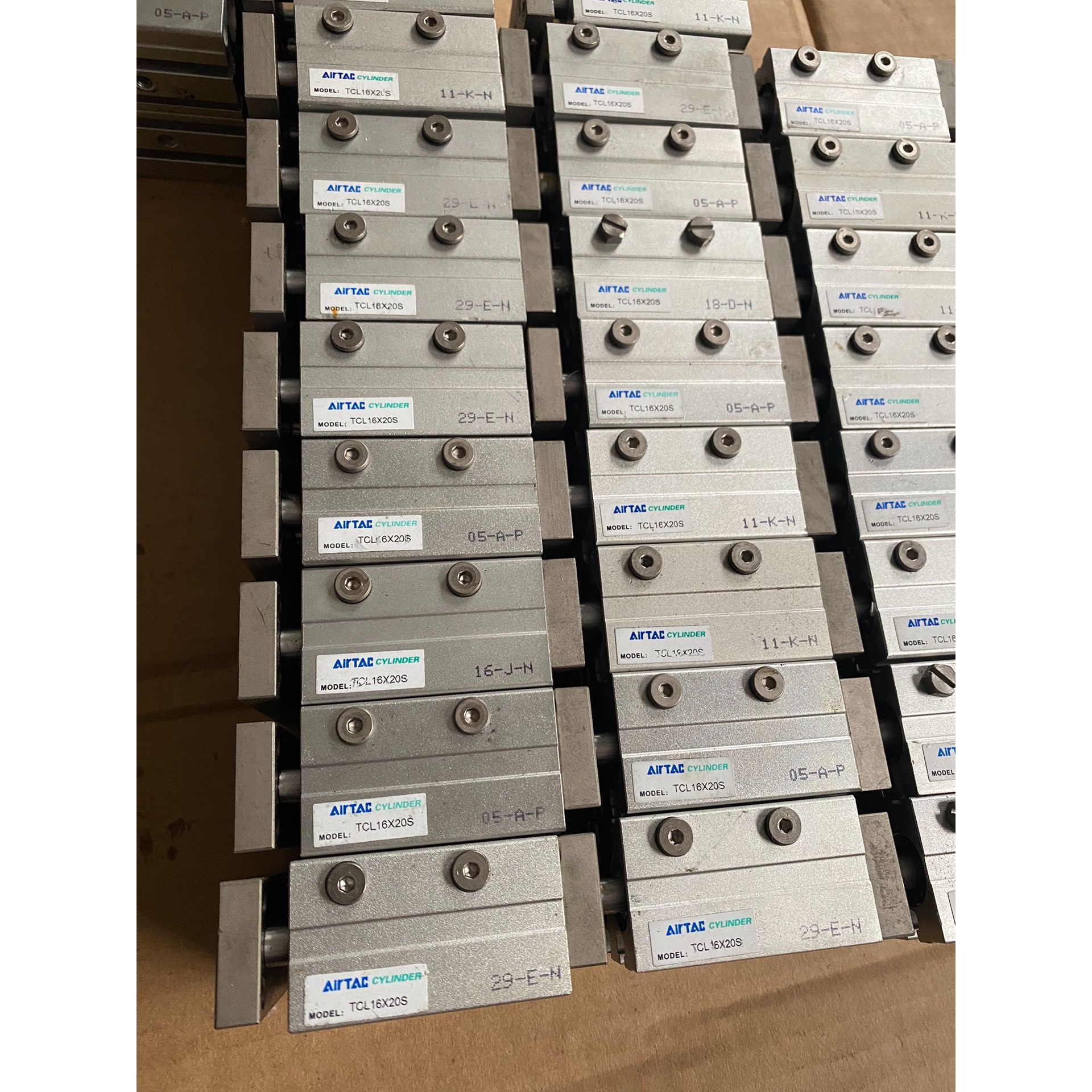 亚德客三轴三杆带导杆气缸TCM20X30S