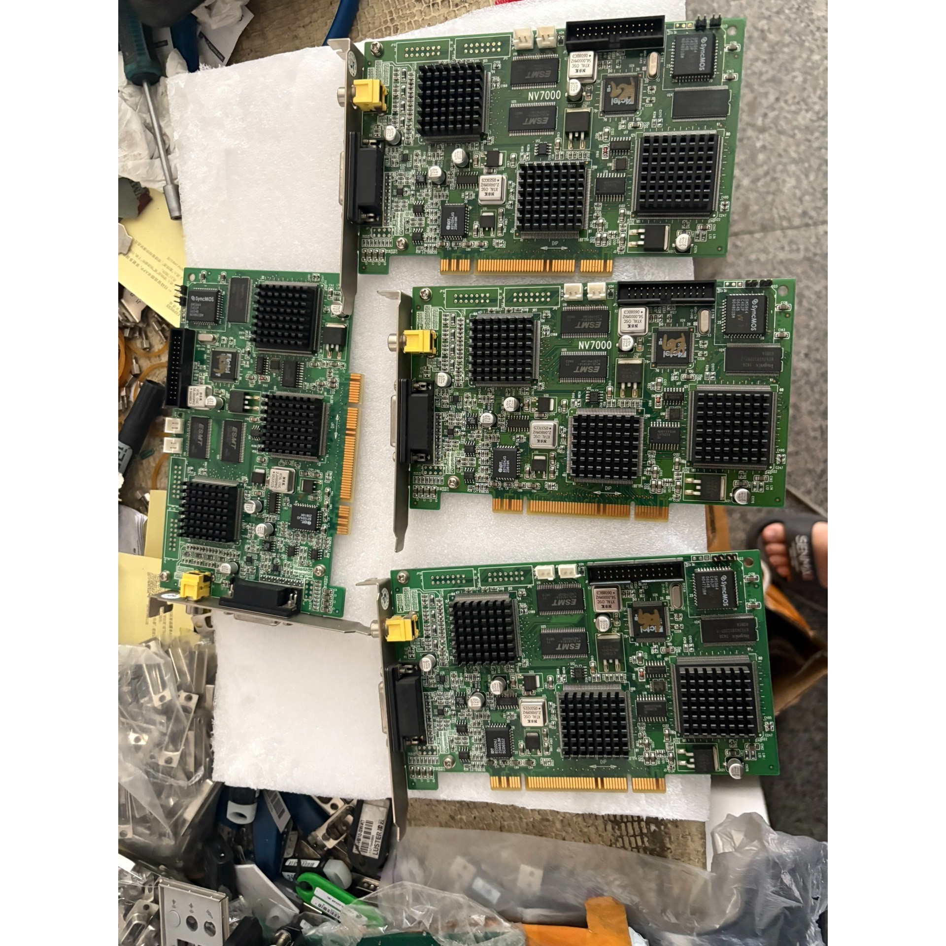 NV7000 C1RT-G拆机还有4片