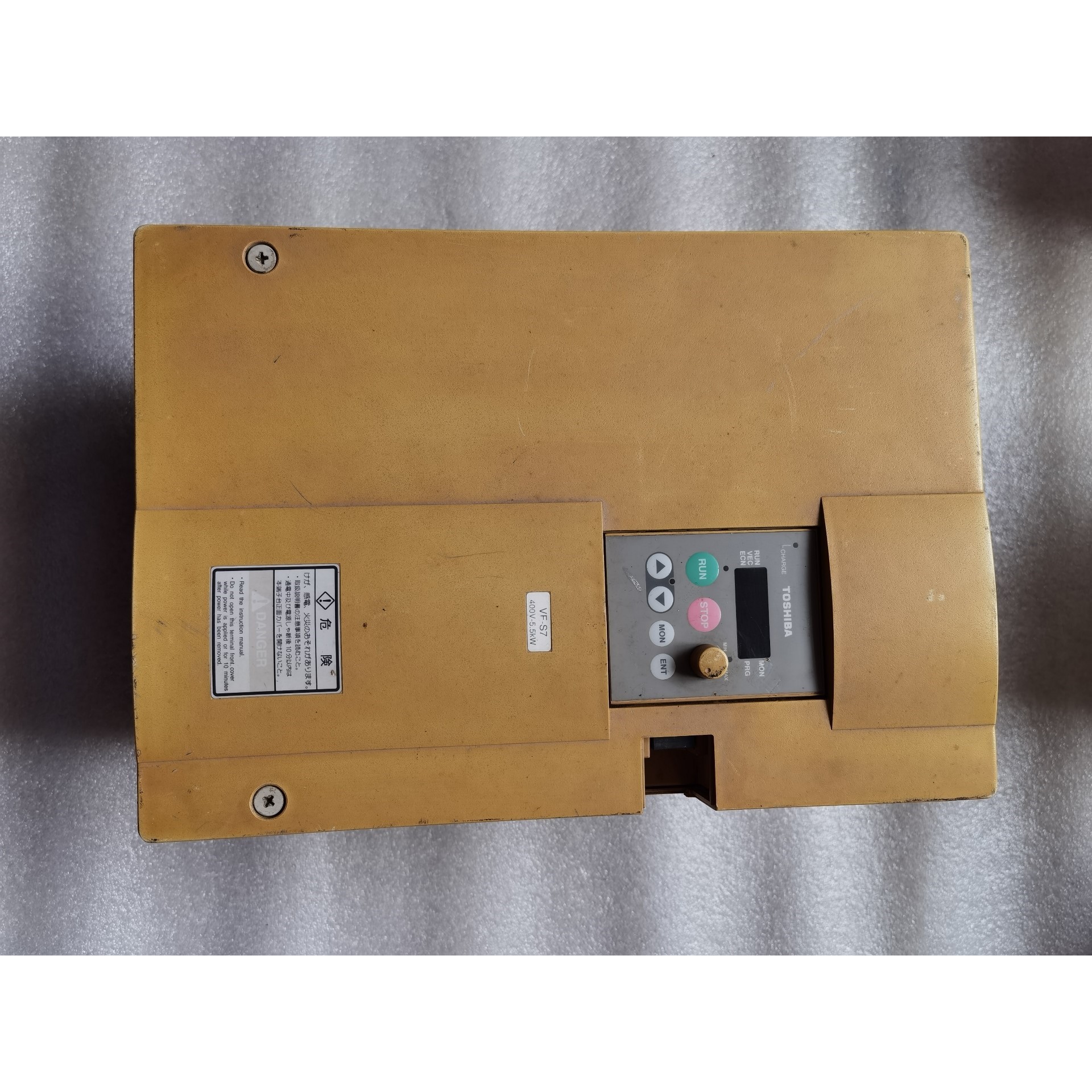 东芝变频器 VFS7-4055P物品实图拍摄具体成色如图议价