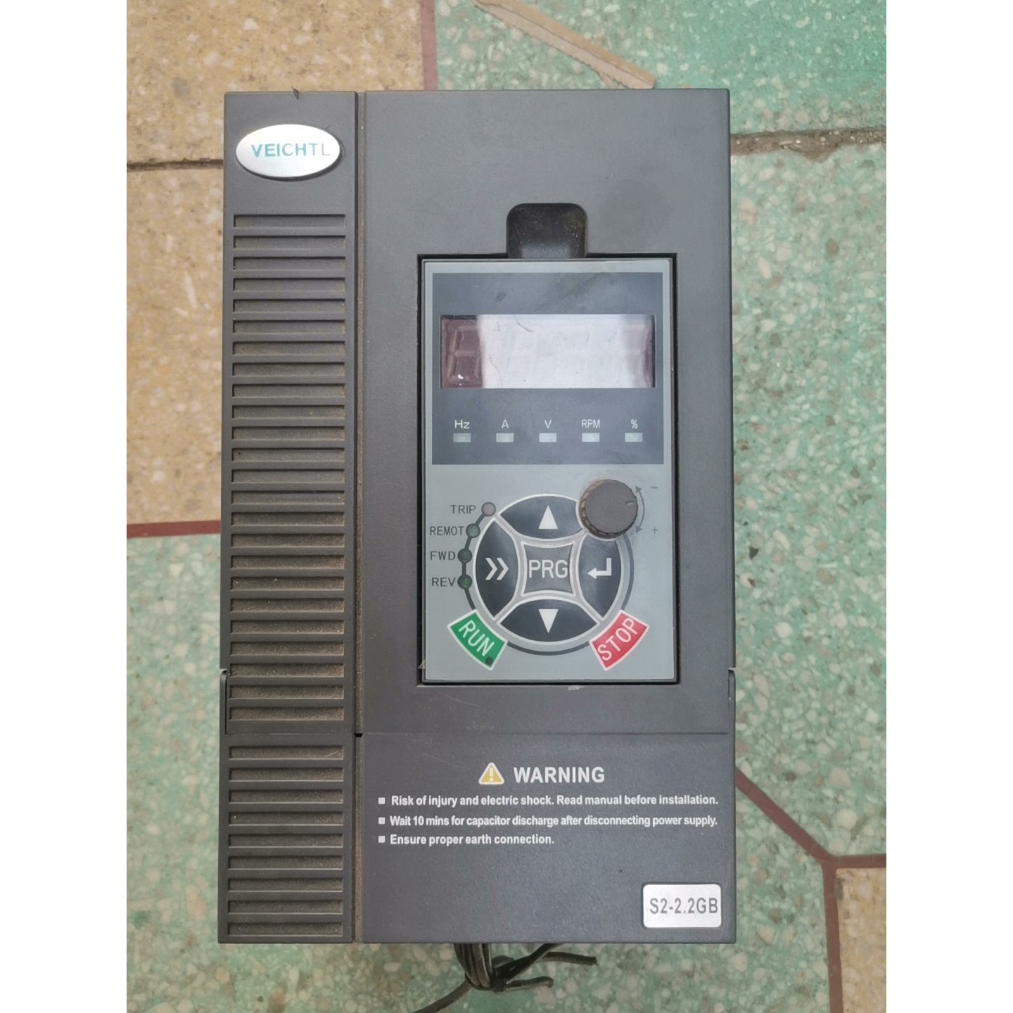 变频器2.2KW电压220V的,型号VL2000-S22R2