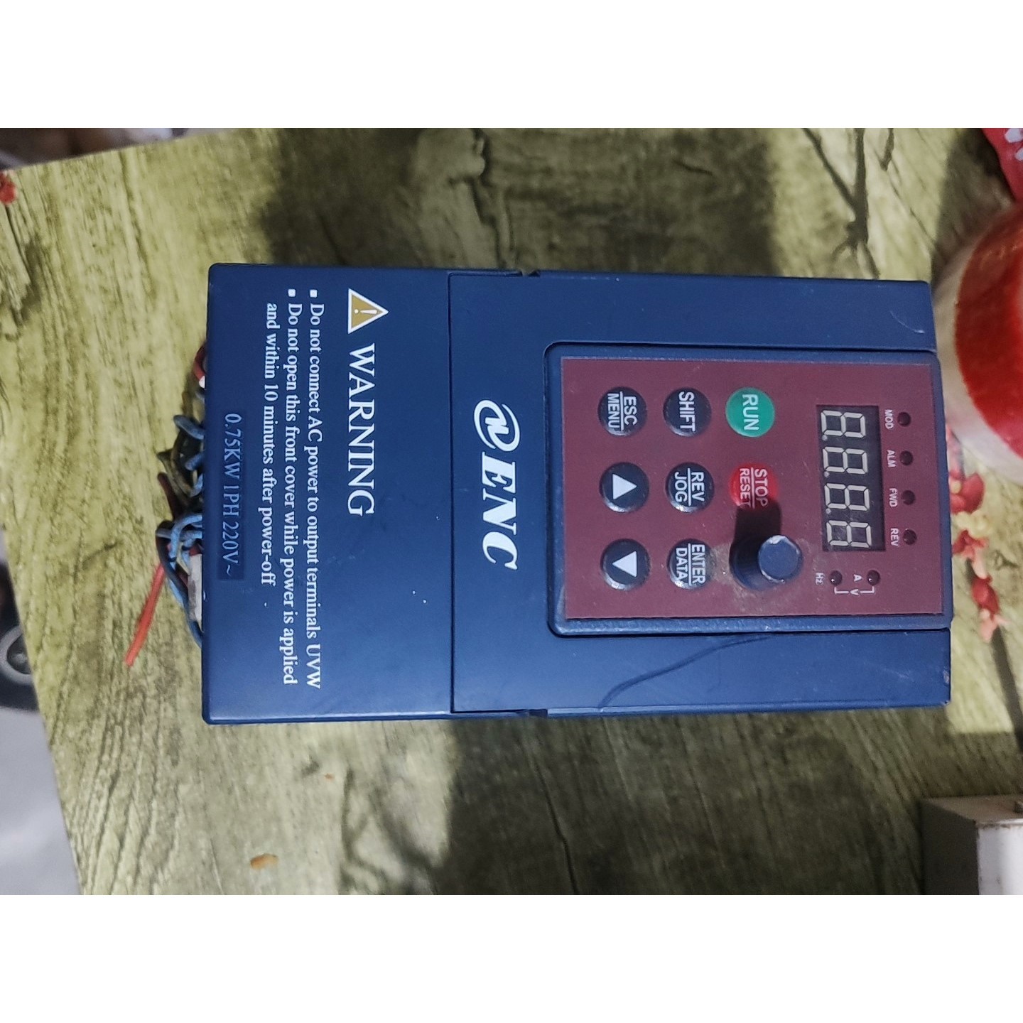 易能变频器   EDS800-2S007N