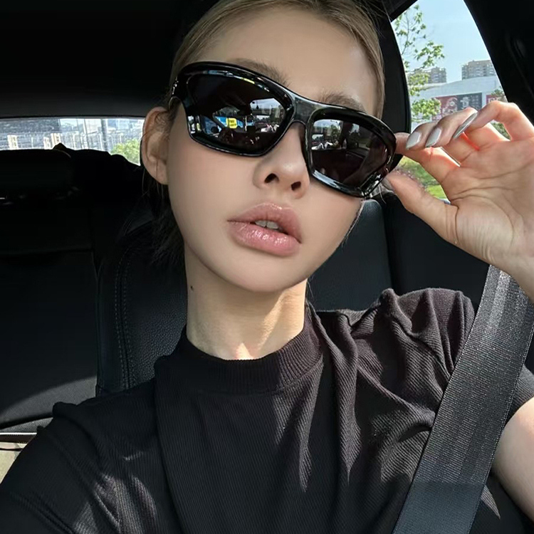 欧美风猫眼异形未来感黑色墨镜女高级感小猫眼防紫外线太阳眼镜男