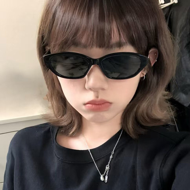 复古欧美风猫眼墨镜女款高级感显脸小2025新款方圆脸黑色太阳眼镜
