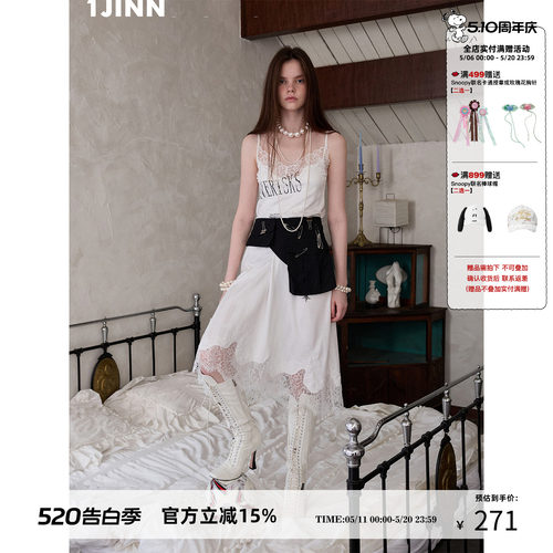 1JINN STUDIO 重工缎面字母印花拼接蕾丝吊带中长款V领性感连衣裙