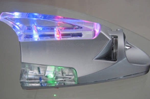 新款包邮 车载超炫LED车顶灯 风能防追尾警示灯 鲨鱼天线汽车用品