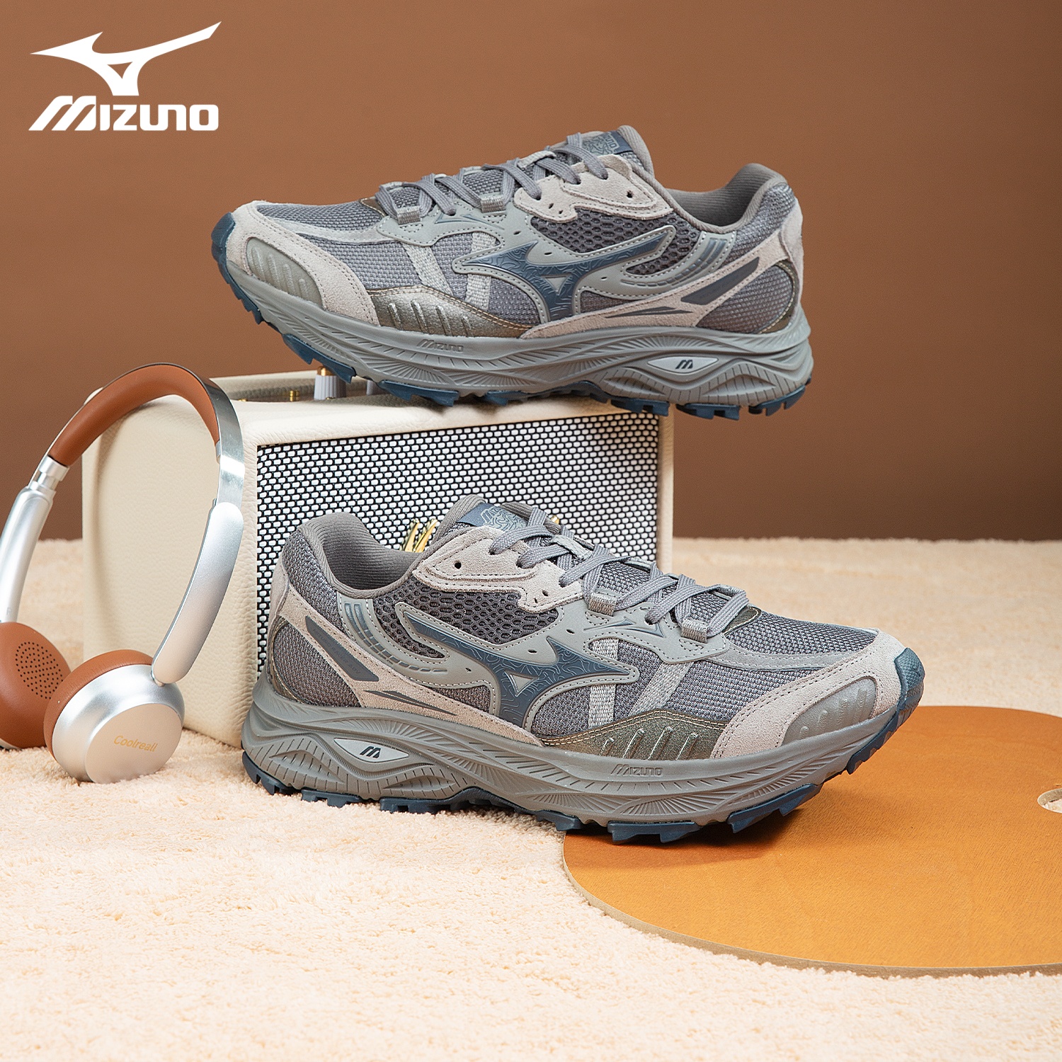 美津浓RACERADV透气减震运动鞋