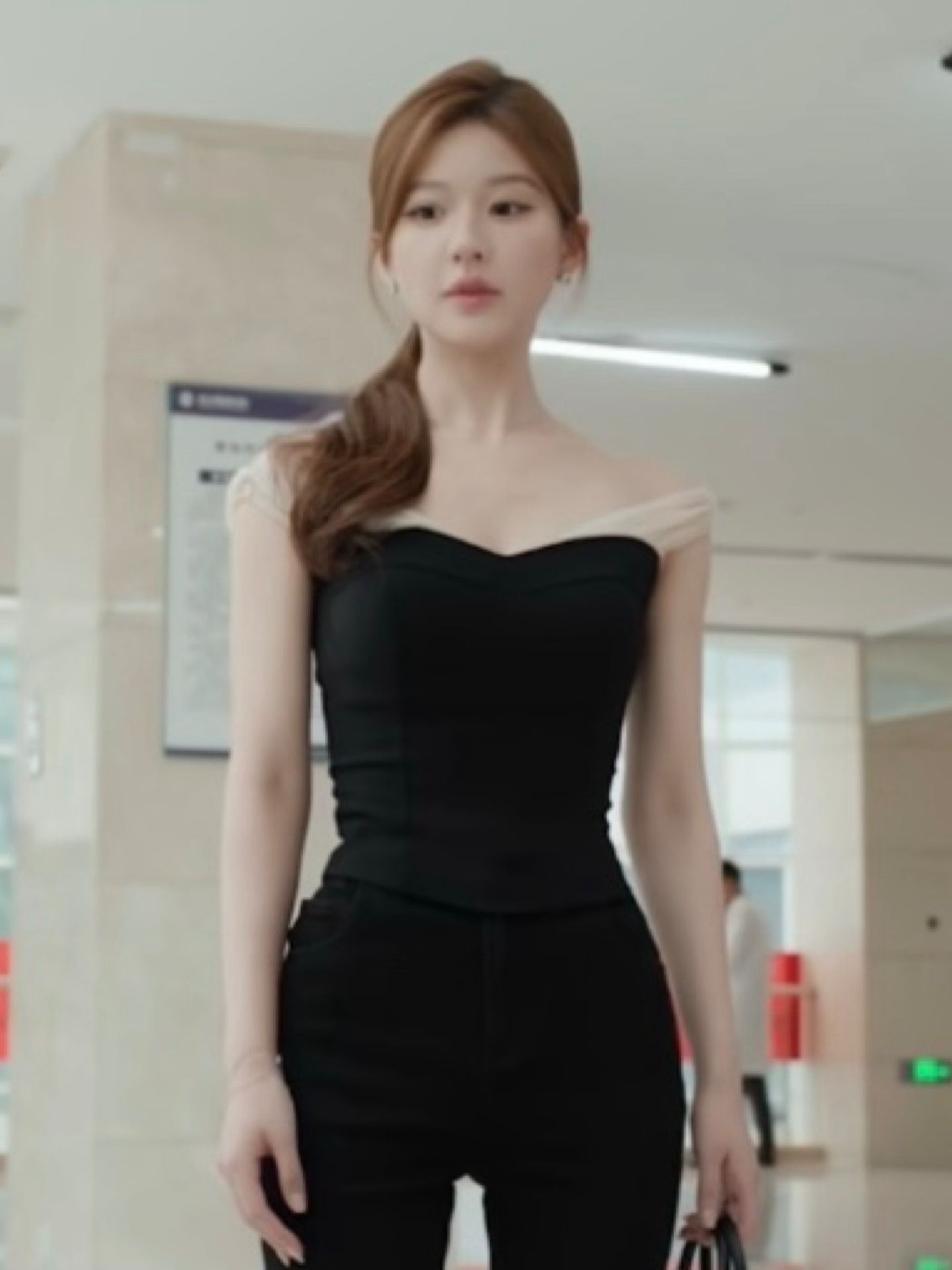 许我耀眼赵露思许妍同款黑色网纱拼接吊带背心女修身纯欲短款上衣