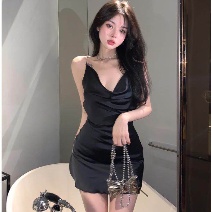 三醋酸缎面黑色吊带裙女夏高级感法式荡领连衣裙小个子显瘦小黑裙