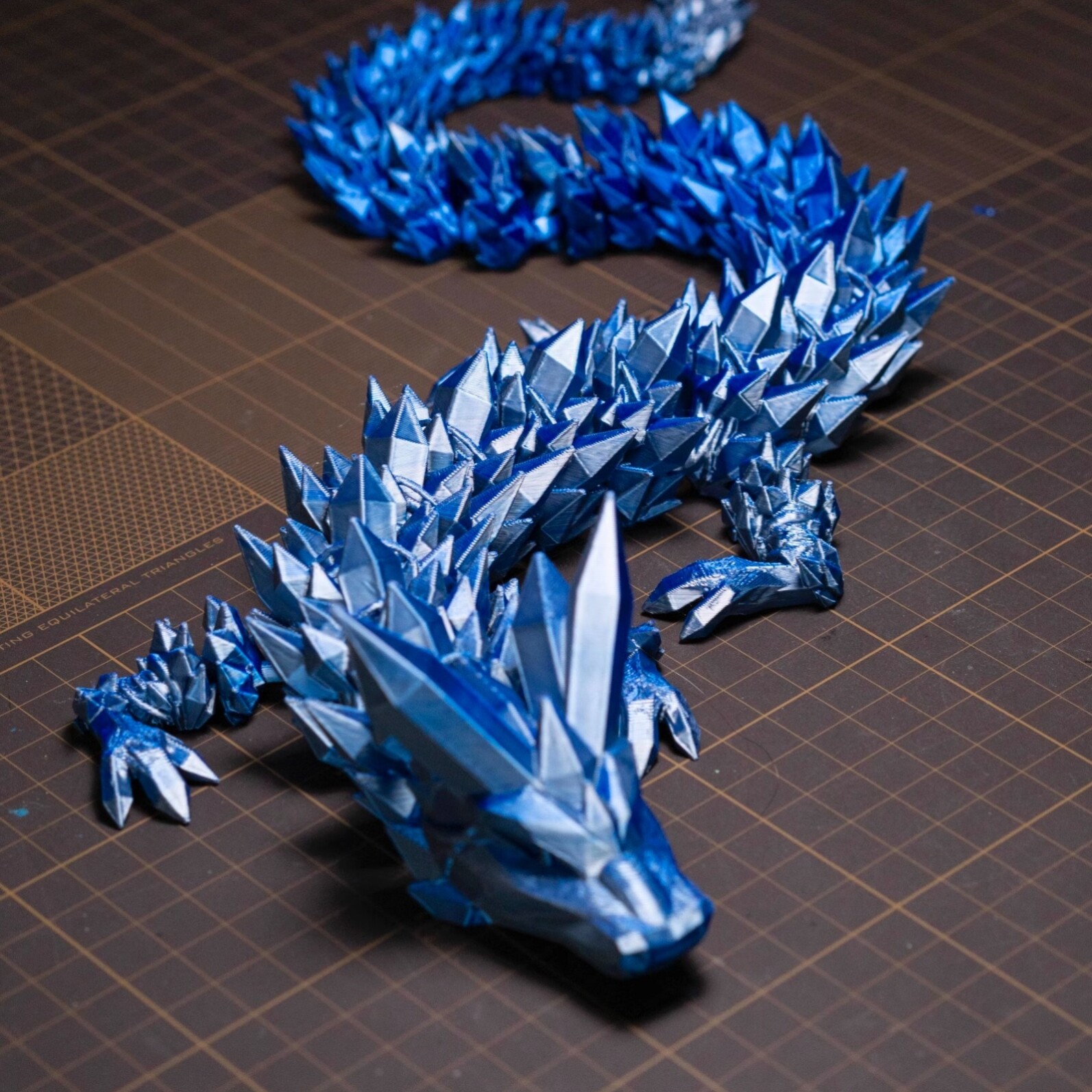 正版3D打印水晶龙一体关节可活动潮玩手办儿童玩具礼物车载摆件。