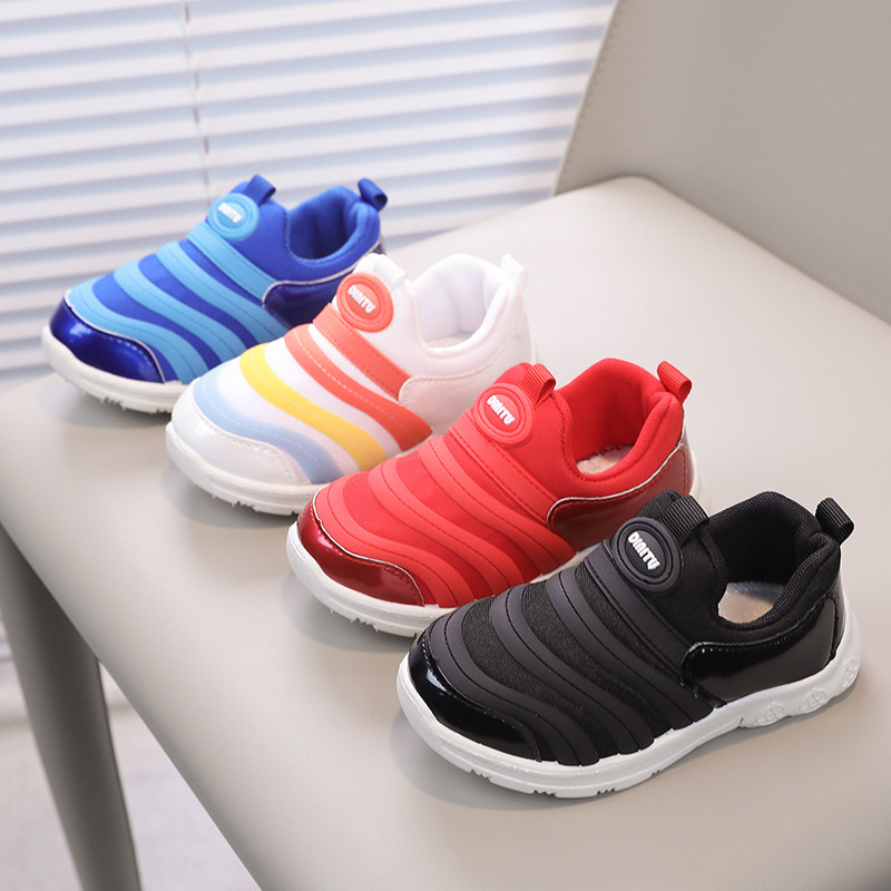 2025春秋款儿童运动鞋男女童轻便跑步鞋一脚蹬中小童软底毛毛虫鞋