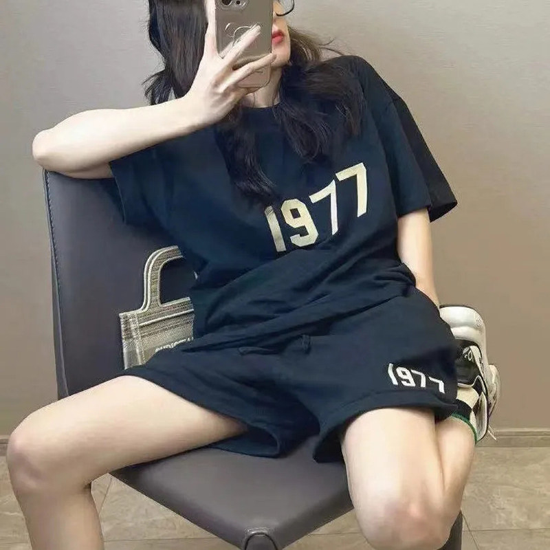 2024 새로운 여름 편지 인쇄 1977 여학생을위한 반팔 정장 느슨한 한국 하이 스트리트 간단한 티셔츠 트렌드